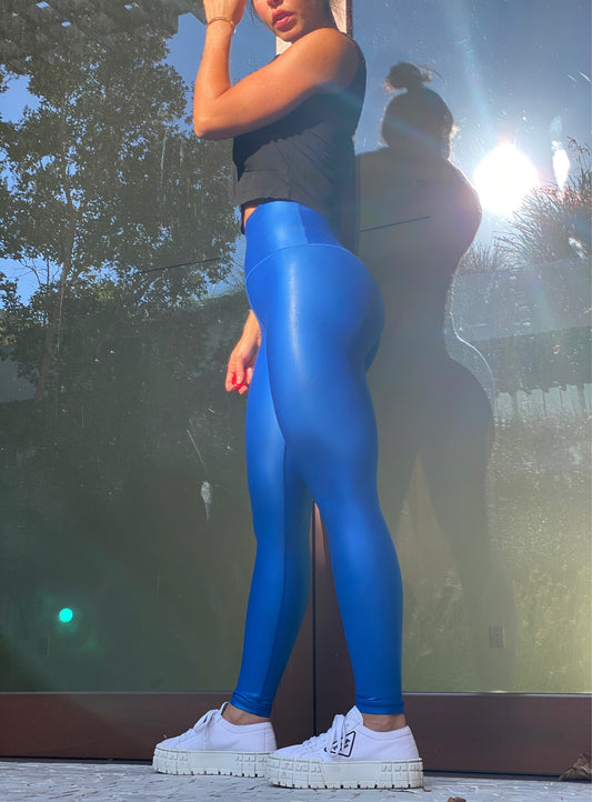 Glossy blue leggings